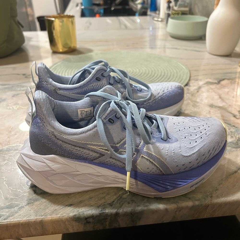 ASICS novablast 4 Women's Light Blue Athletic Shoes